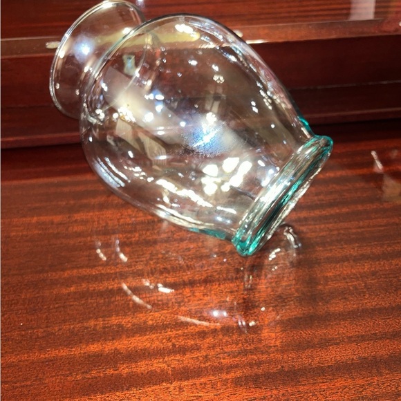 Hand Blown Glass Vase Made in 🇲🇽 Striking and Elegant - Picture 5 of 7